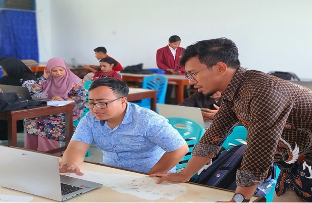 Agus Setiawan, M.Pd.: Meningkatkan Keterampilan Guru SMP Muhammadiyah Aimas Melalui Pelatihan Video Pembelajaran